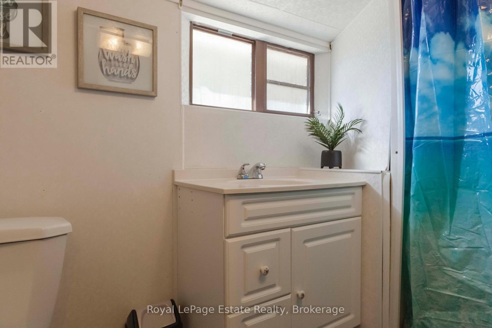












207 FIRST STREET S

,
South Bruce Peninsula,




Ontario
N0H2G0

