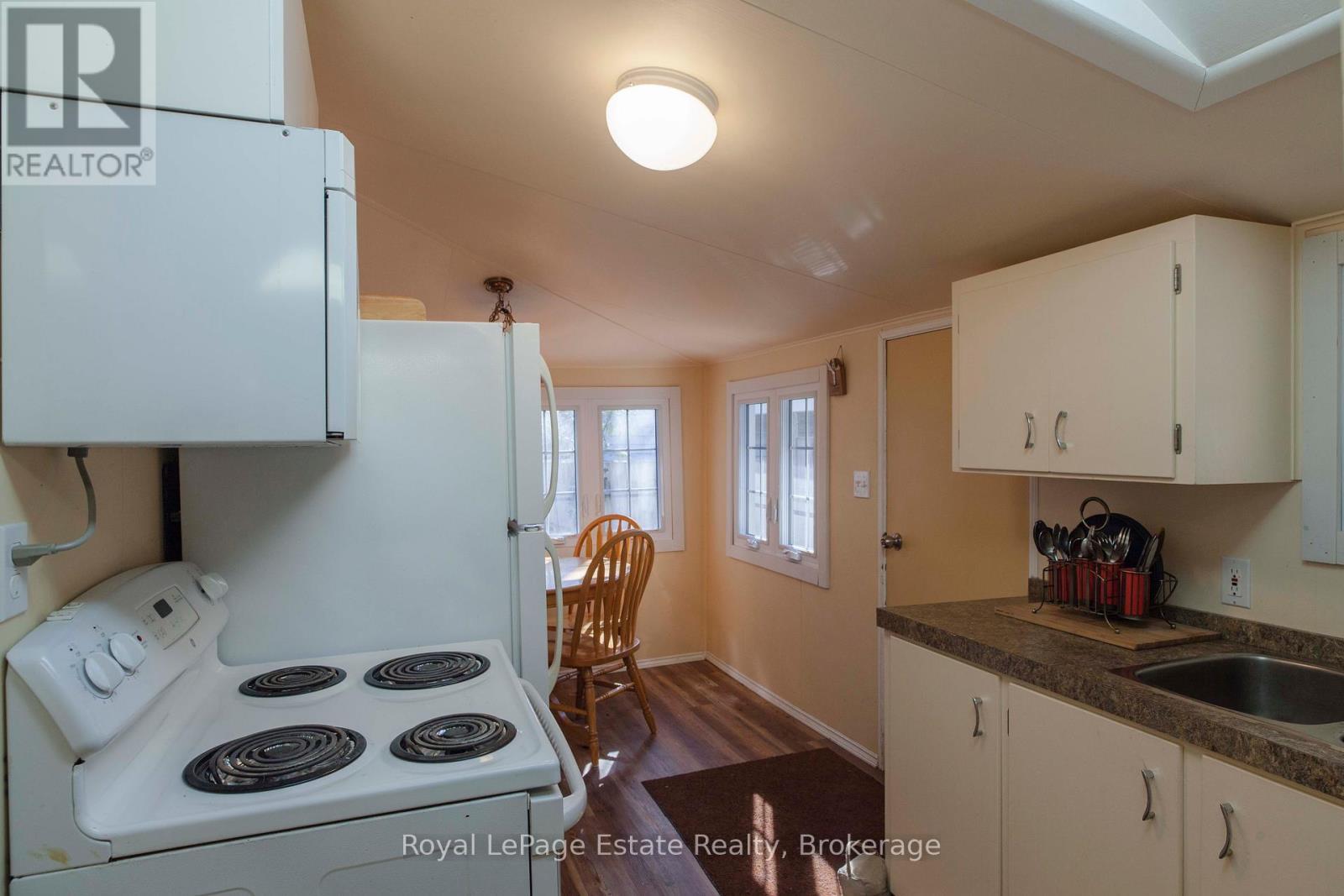 












207 FIRST STREET S

,
South Bruce Peninsula,




Ontario
N0H2G0

