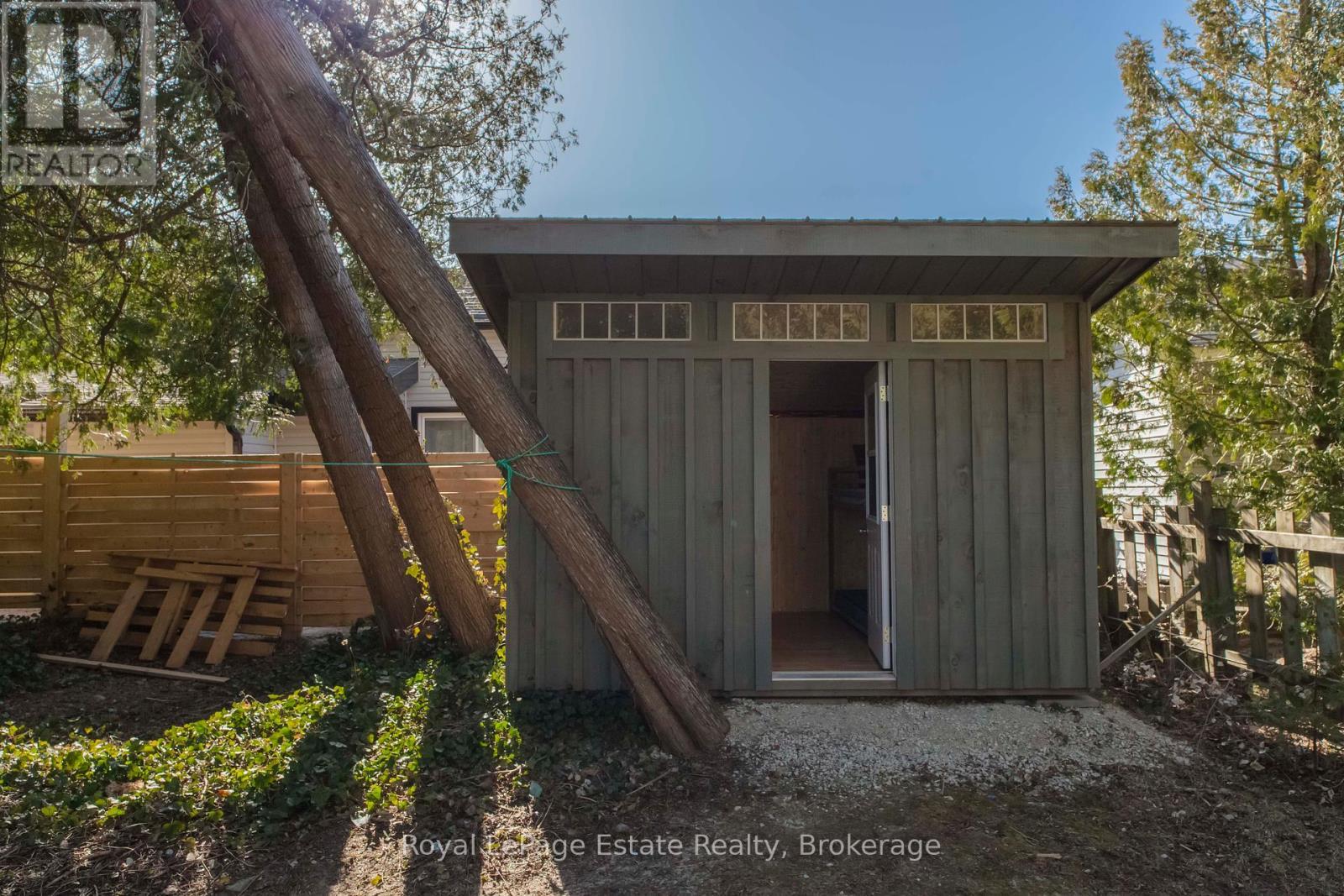 












207 FIRST STREET S

,
South Bruce Peninsula,




Ontario
N0H2G0

