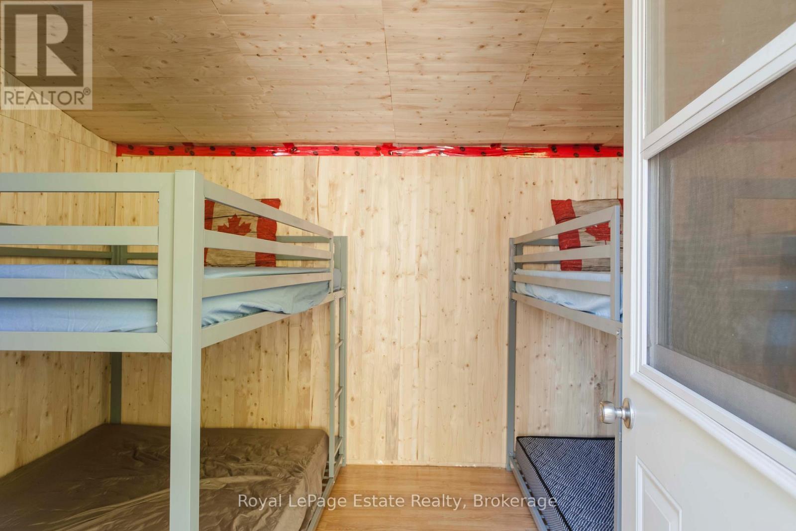 












207 FIRST STREET S

,
South Bruce Peninsula,




Ontario
N0H2G0

