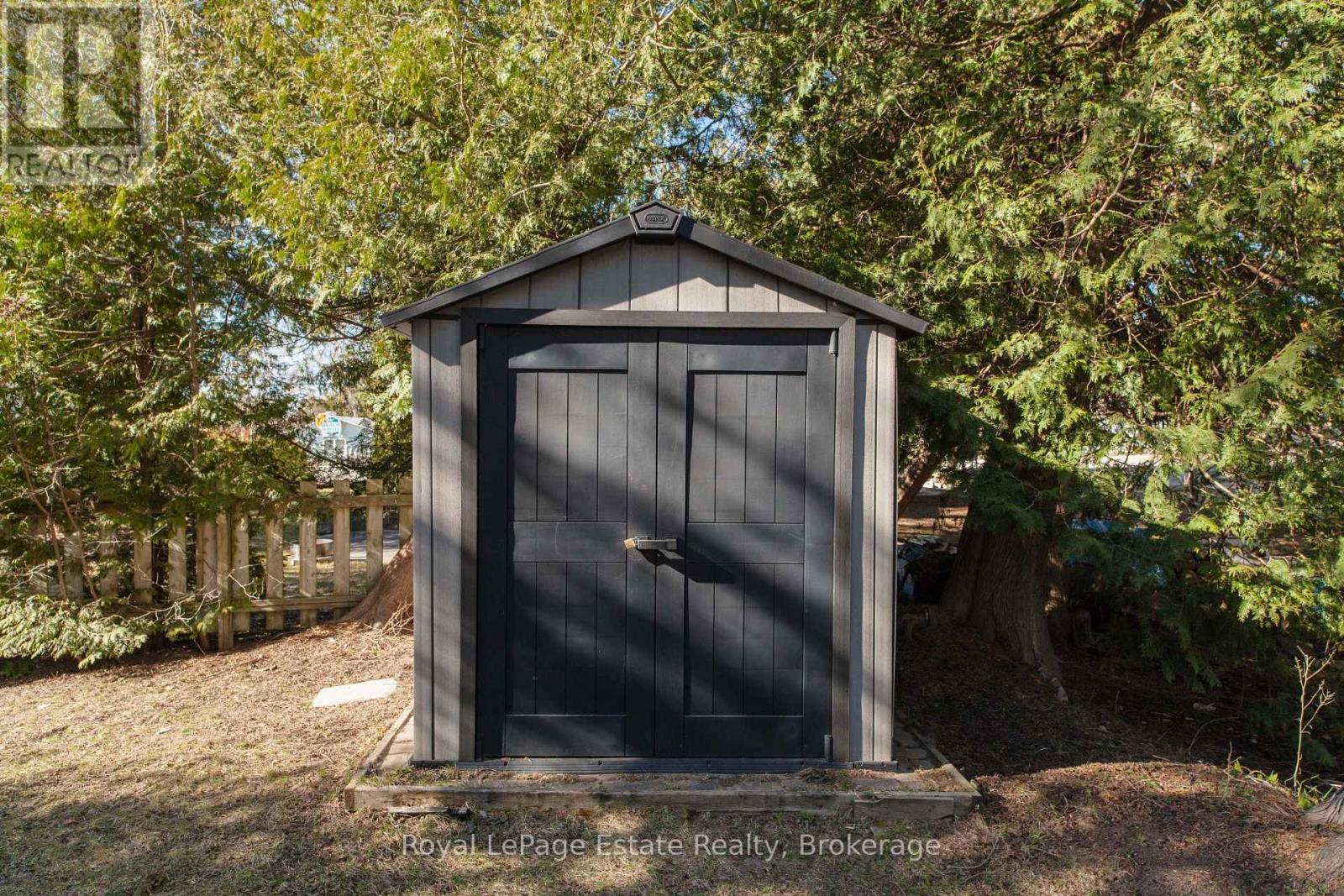 












207 FIRST STREET S

,
South Bruce Peninsula,




Ontario
N0H2G0

