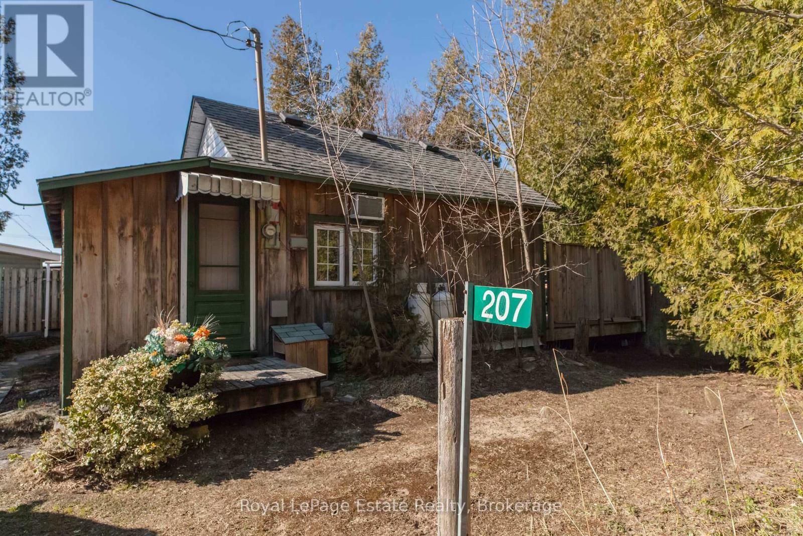 












207 FIRST STREET S

,
South Bruce Peninsula,




Ontario
N0H2G0

