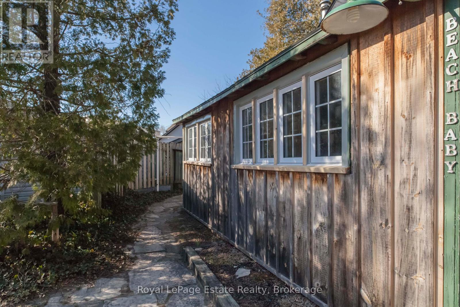 












207 FIRST STREET S

,
South Bruce Peninsula,




Ontario
N0H2G0


