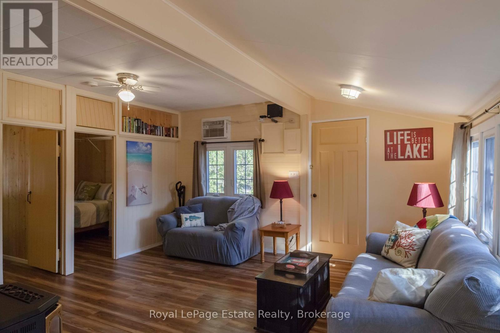 












207 FIRST STREET S

,
South Bruce Peninsula,




Ontario
N0H2G0

