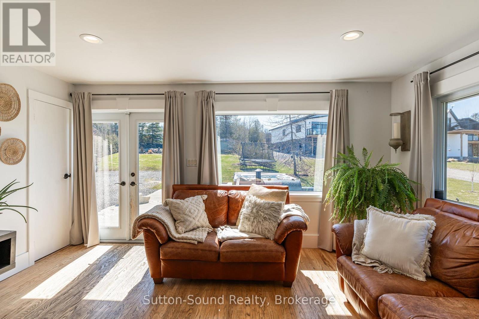 












146 SUNSET BOULEVARD

,
Georgian Bluffs,




Ontario
N0H2T0

