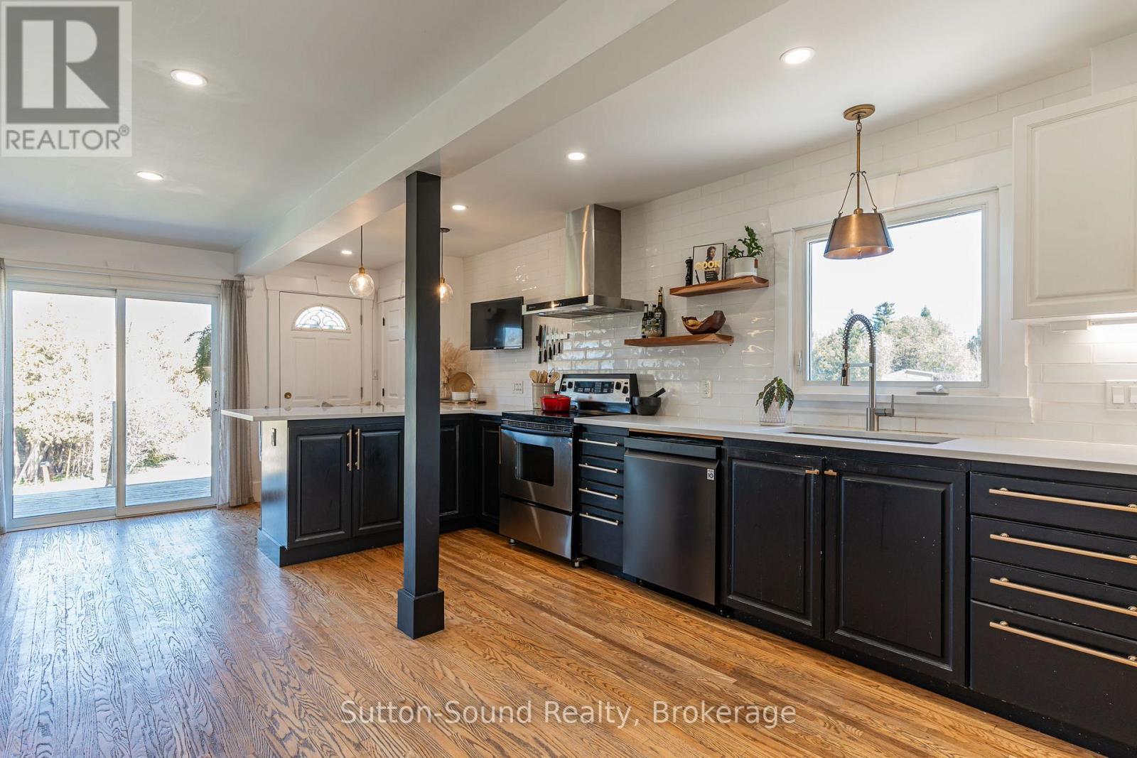 












146 SUNSET BOULEVARD

,
Georgian Bluffs,




Ontario
N0H2T0

