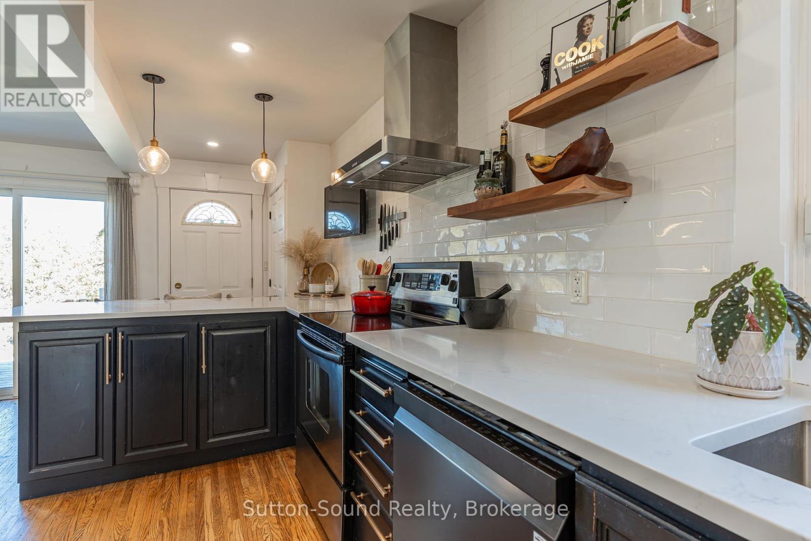 












146 SUNSET BOULEVARD

,
Georgian Bluffs,




Ontario
N0H2T0

