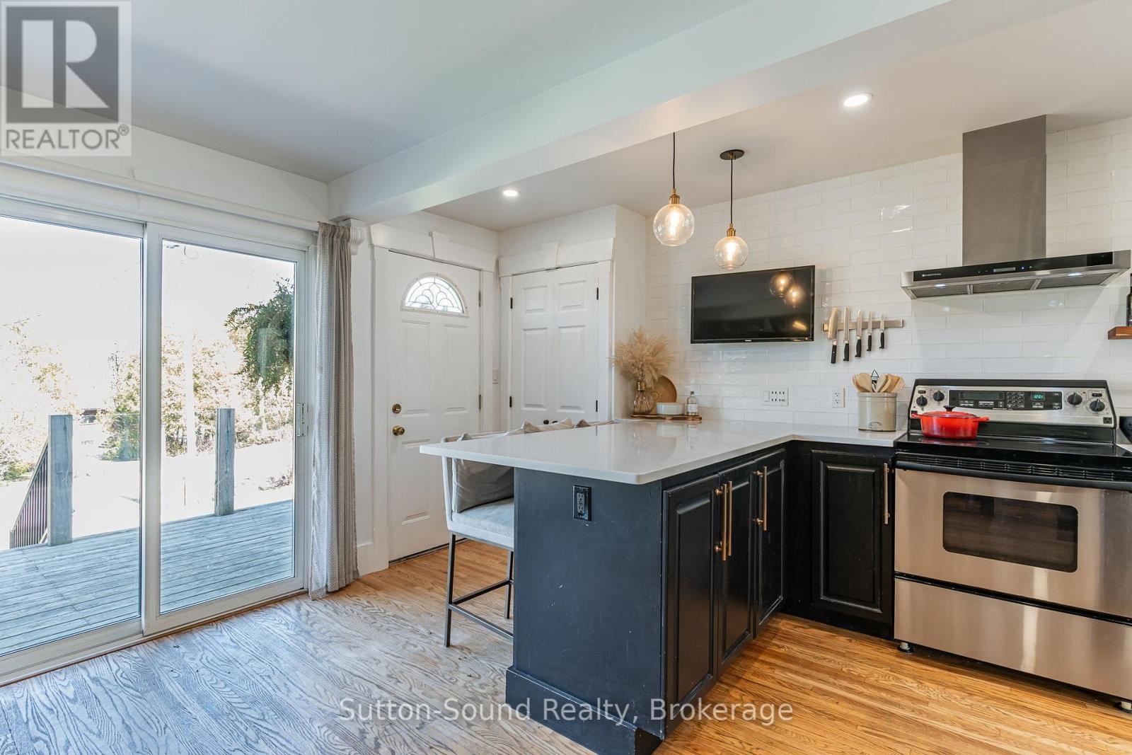 












146 SUNSET BOULEVARD

,
Georgian Bluffs,




Ontario
N0H2T0

