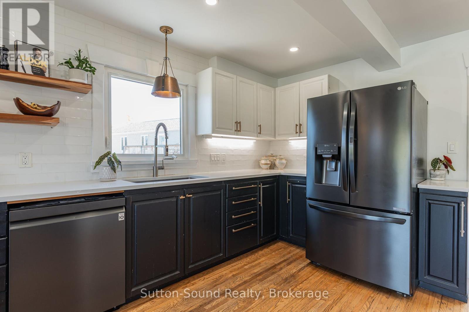 












146 SUNSET BOULEVARD

,
Georgian Bluffs,




Ontario
N0H2T0

