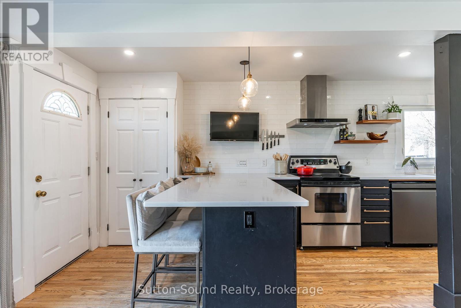 












146 SUNSET BOULEVARD

,
Georgian Bluffs,




Ontario
N0H2T0

