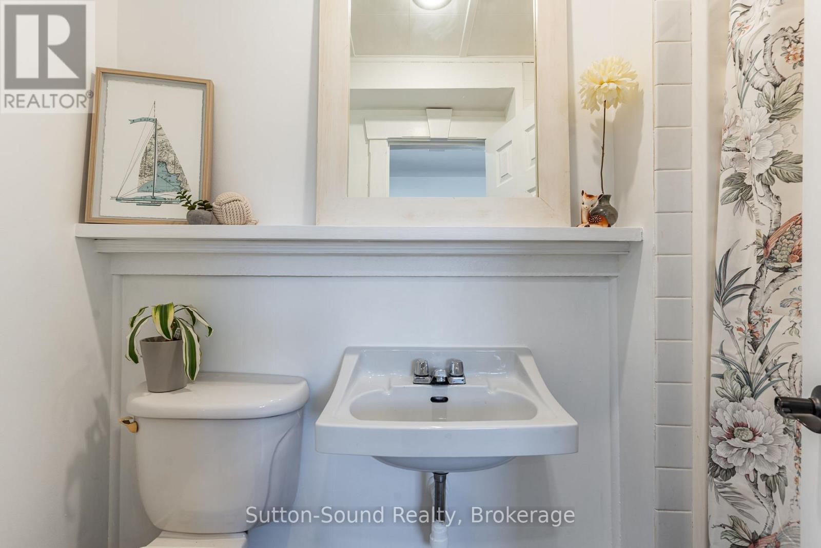 












146 SUNSET BOULEVARD

,
Georgian Bluffs,




Ontario
N0H2T0

