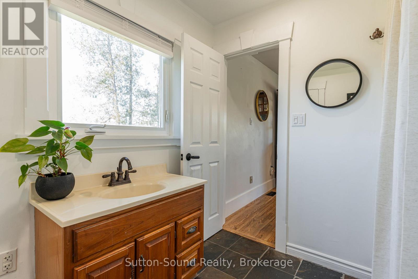 












146 SUNSET BOULEVARD

,
Georgian Bluffs,




Ontario
N0H2T0

