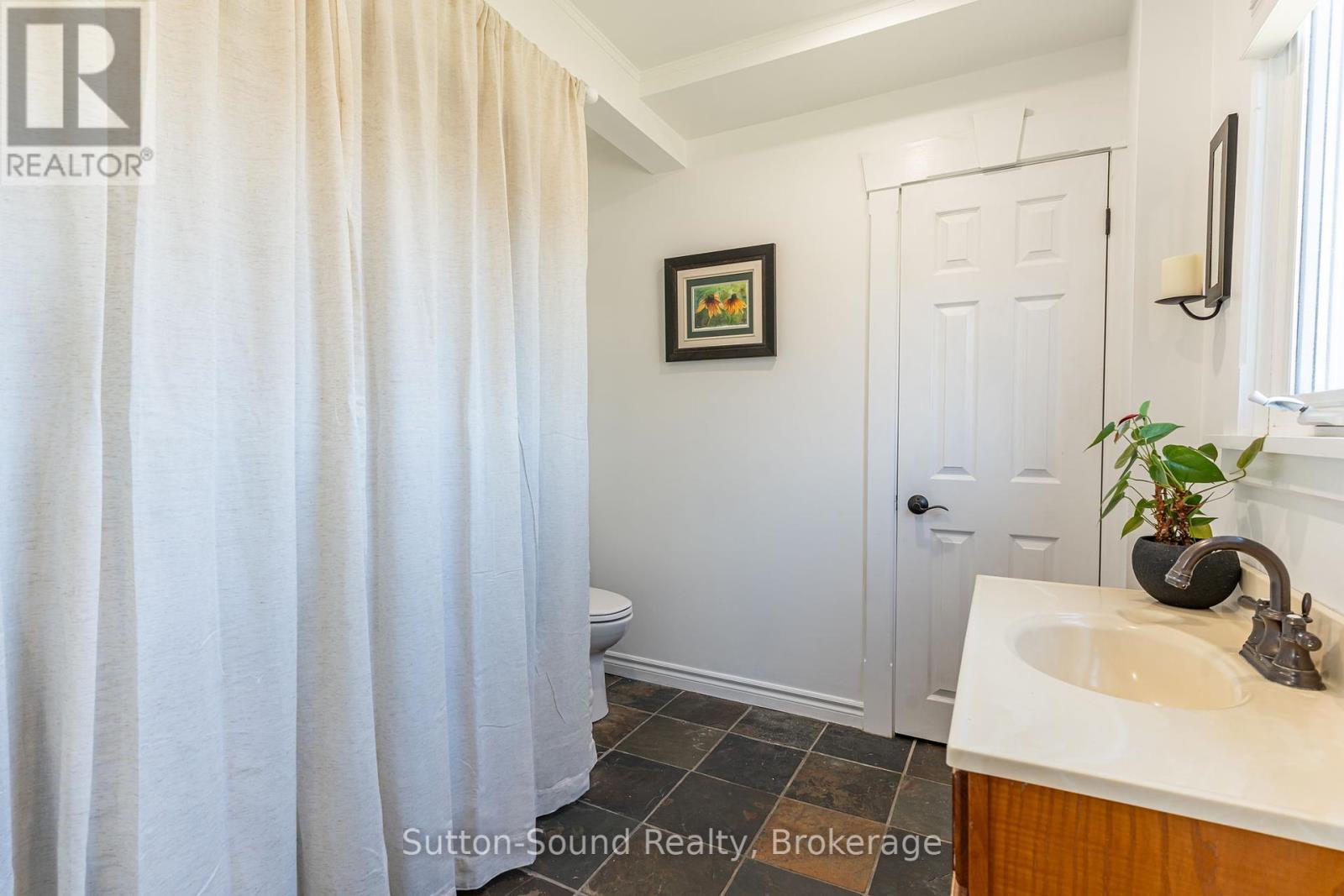 












146 SUNSET BOULEVARD

,
Georgian Bluffs,




Ontario
N0H2T0

