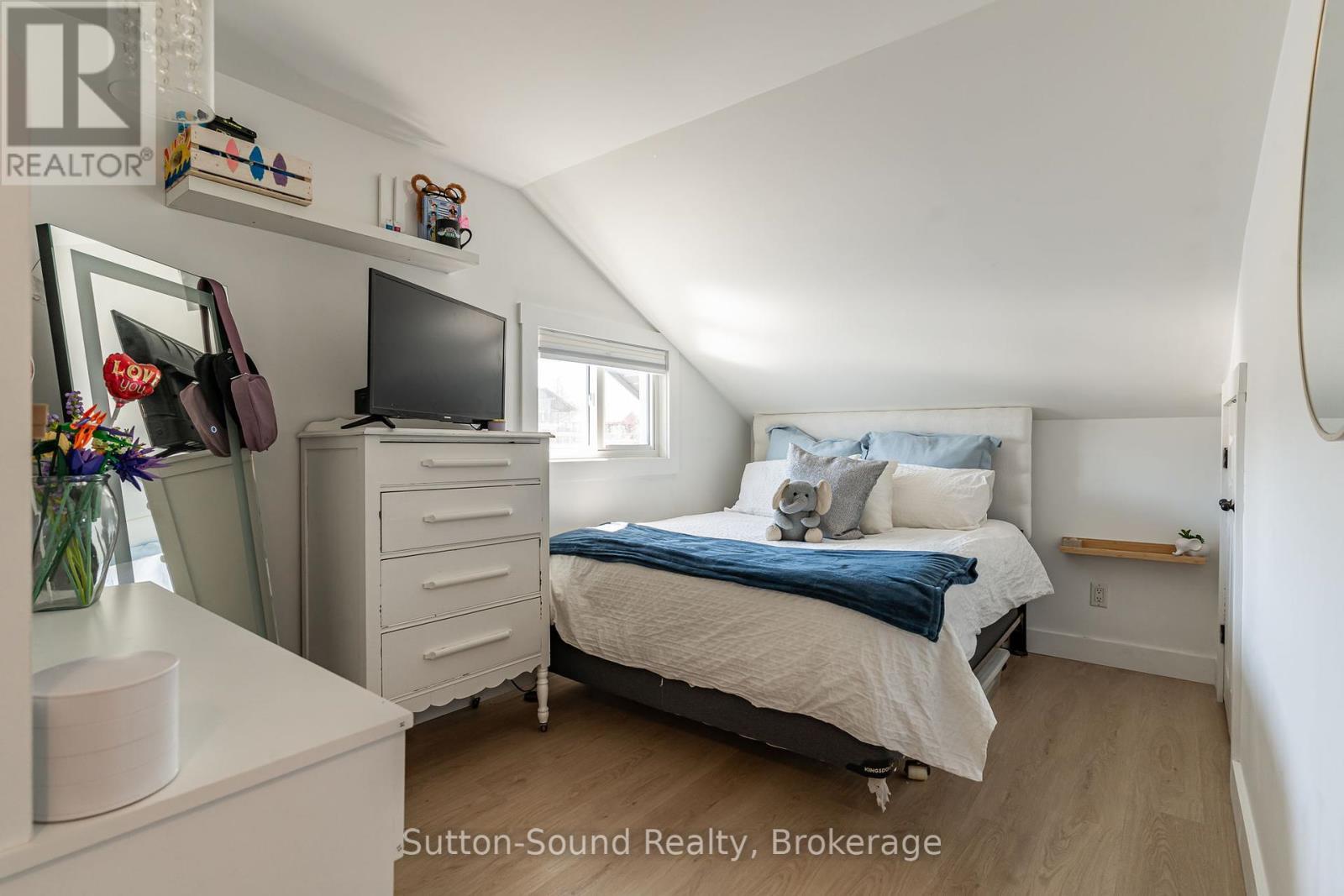 












146 SUNSET BOULEVARD

,
Georgian Bluffs,




Ontario
N0H2T0

