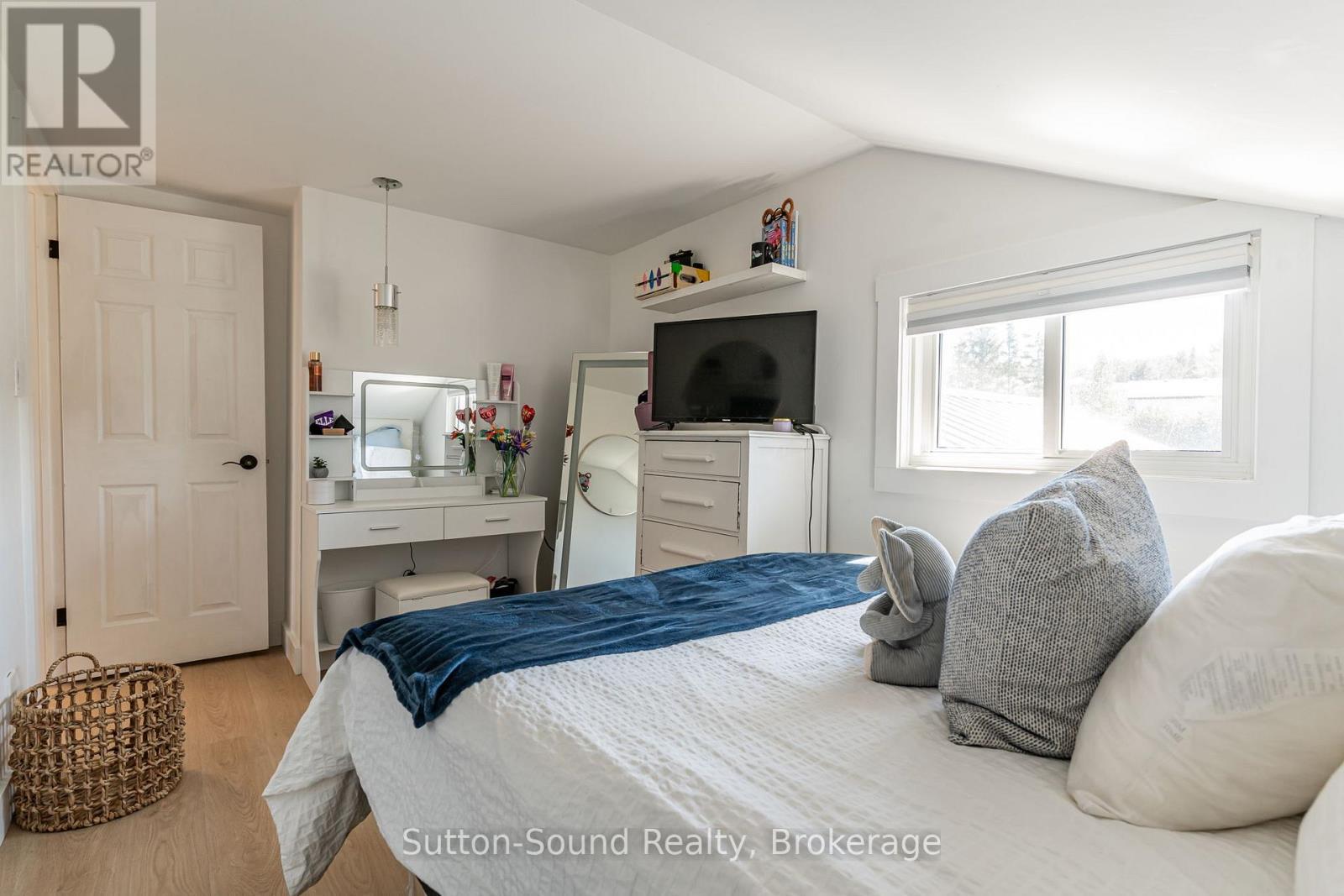












146 SUNSET BOULEVARD

,
Georgian Bluffs,




Ontario
N0H2T0

