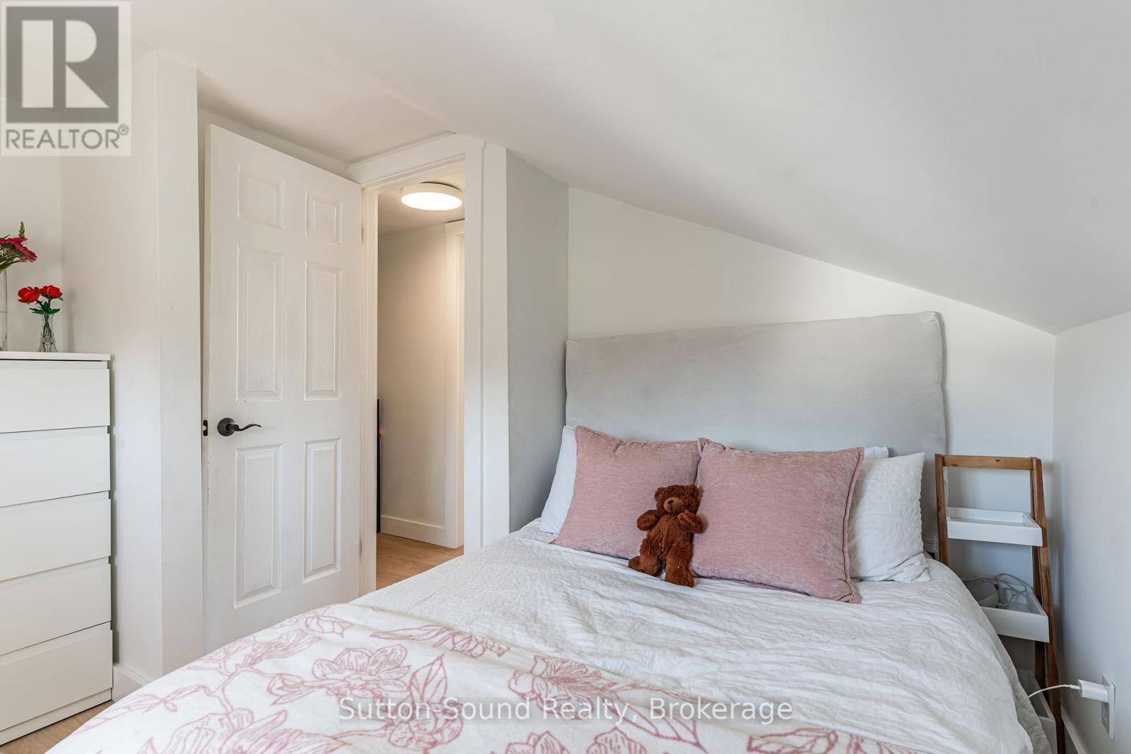 












146 SUNSET BOULEVARD

,
Georgian Bluffs,




Ontario
N0H2T0

