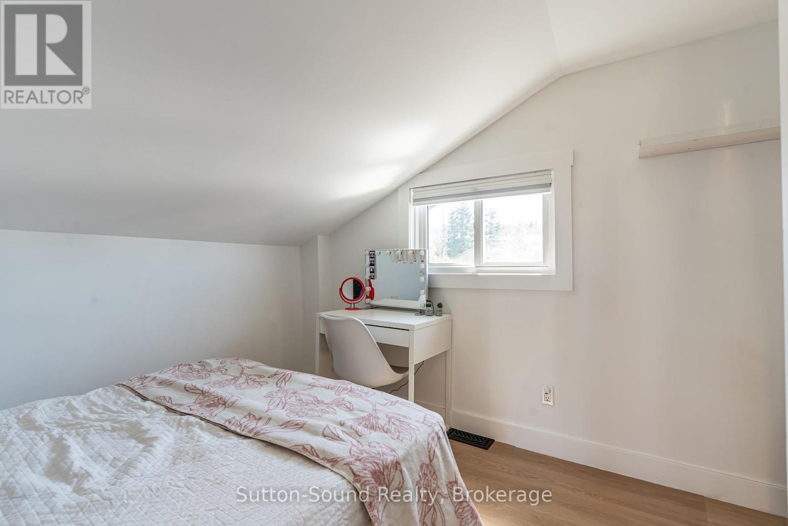 












146 SUNSET BOULEVARD

,
Georgian Bluffs,




Ontario
N0H2T0

