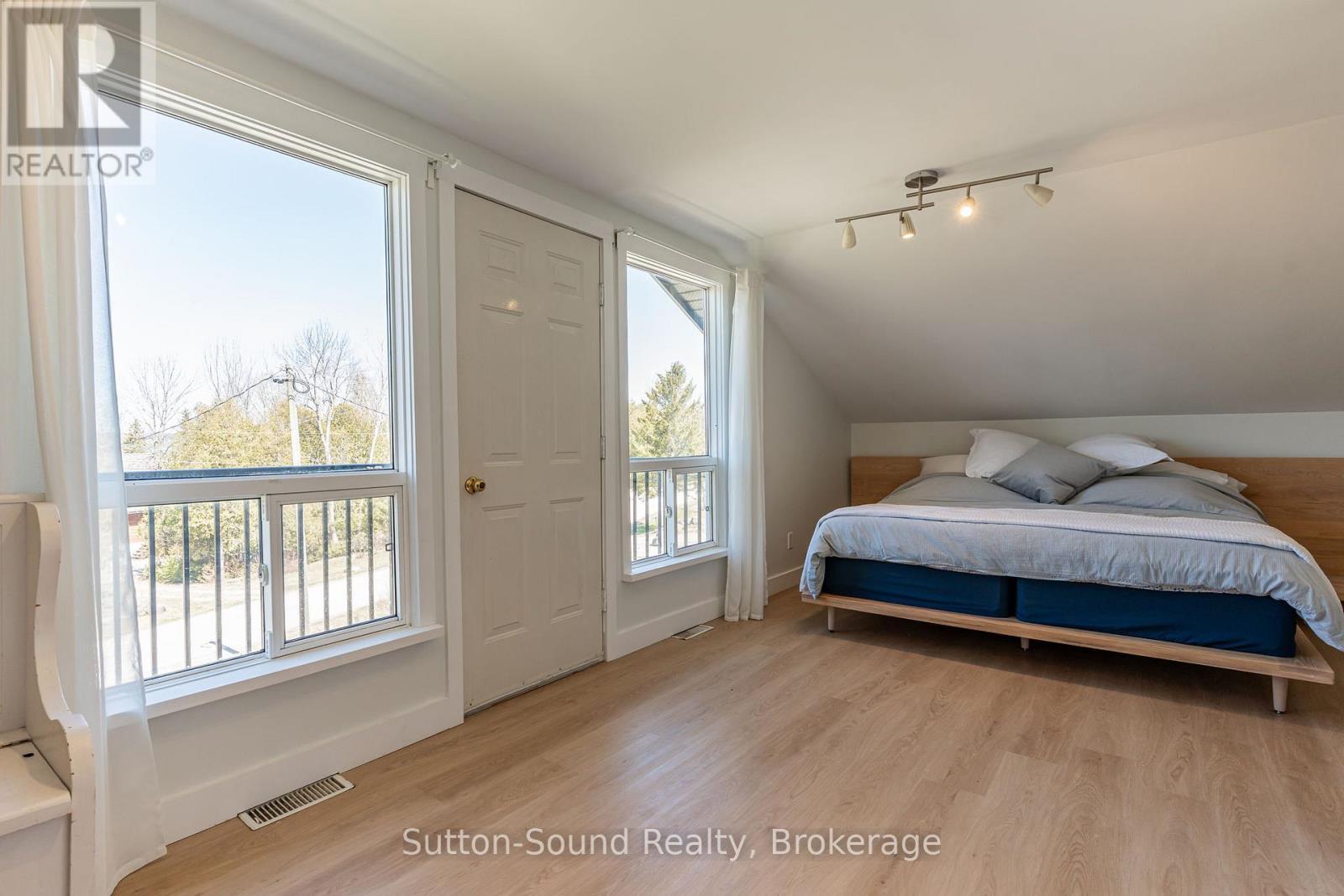 












146 SUNSET BOULEVARD

,
Georgian Bluffs,




Ontario
N0H2T0

