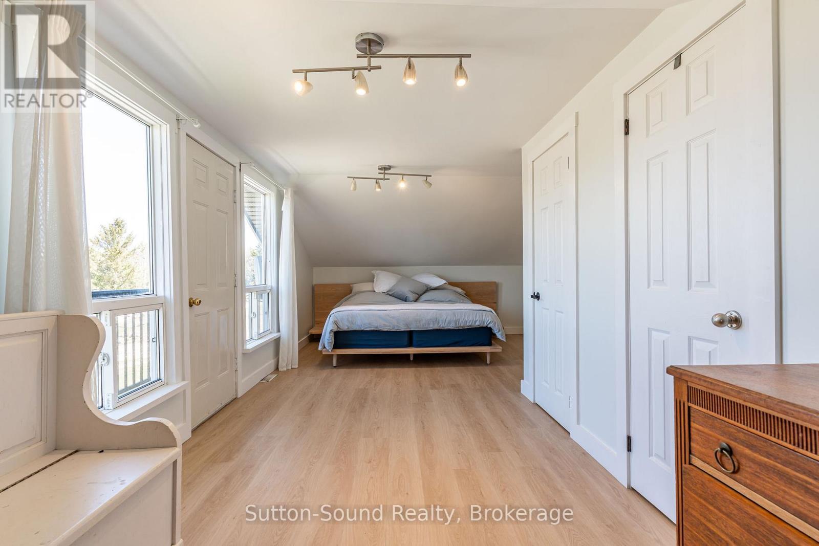 












146 SUNSET BOULEVARD

,
Georgian Bluffs,




Ontario
N0H2T0

