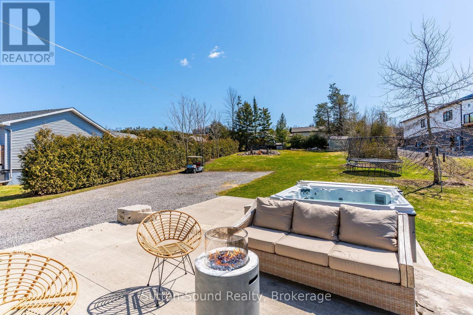 












146 SUNSET BOULEVARD

,
Georgian Bluffs,




Ontario
N0H2T0

