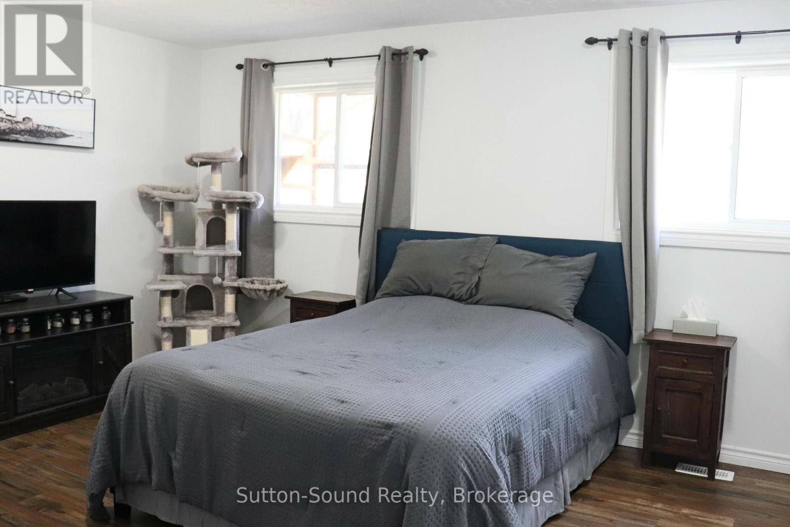 












31 YONGE STREET S

,
Arran-Elderslie,




Ontario
N0H2N0

