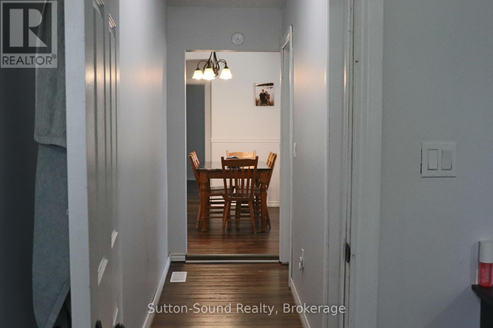 












31 YONGE STREET S

,
Arran-Elderslie,




Ontario
N0H2N0

