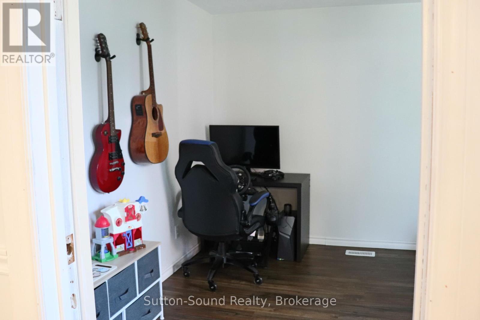 












31 YONGE STREET S

,
Arran-Elderslie,




Ontario
N0H2N0

