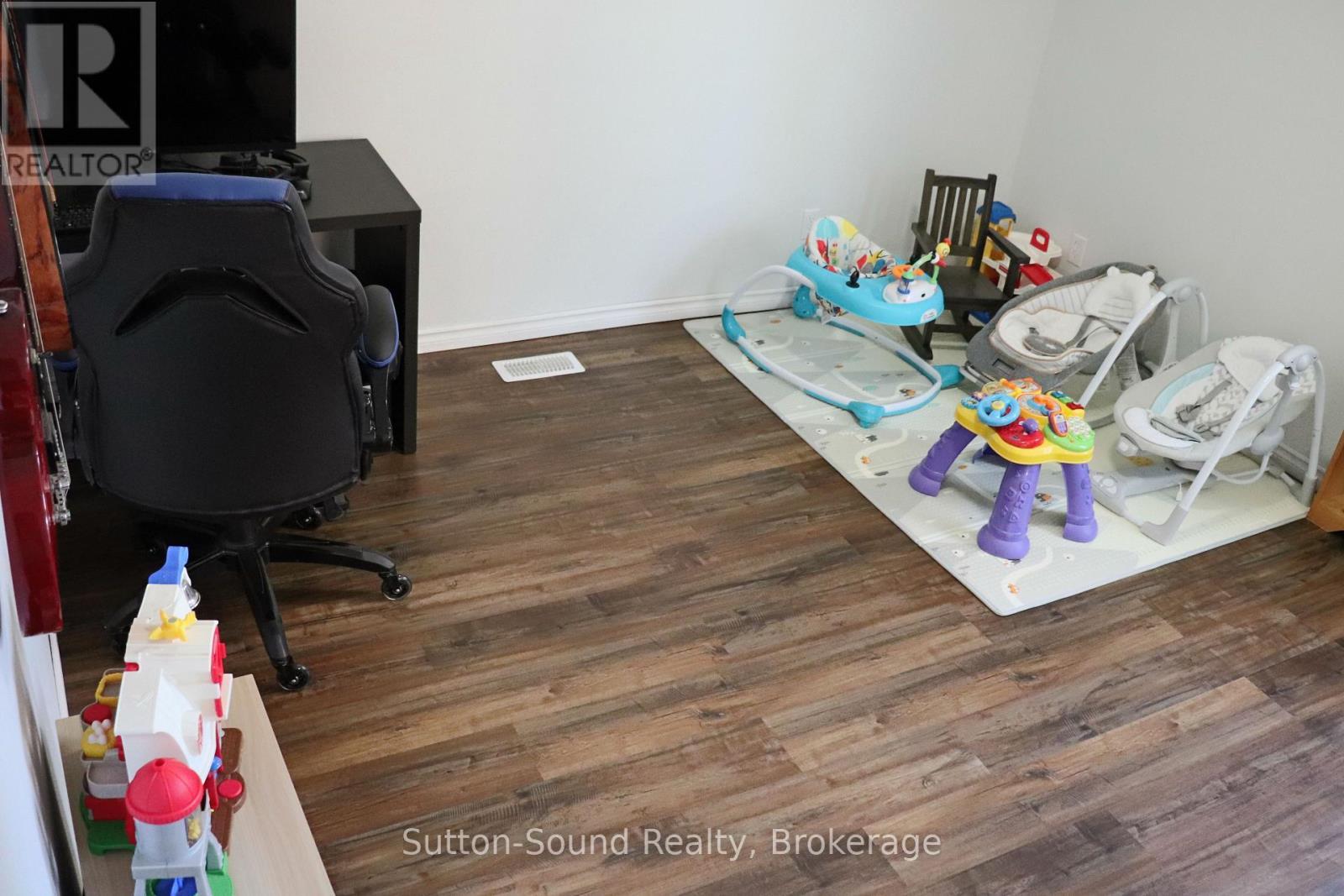 












31 YONGE STREET S

,
Arran-Elderslie,




Ontario
N0H2N0

