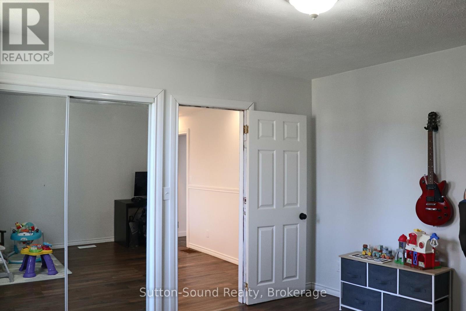 












31 YONGE STREET S

,
Arran-Elderslie,




Ontario
N0H2N0

