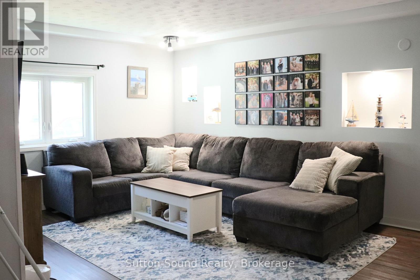 












31 YONGE STREET S

,
Arran-Elderslie,




Ontario
N0H2N0

