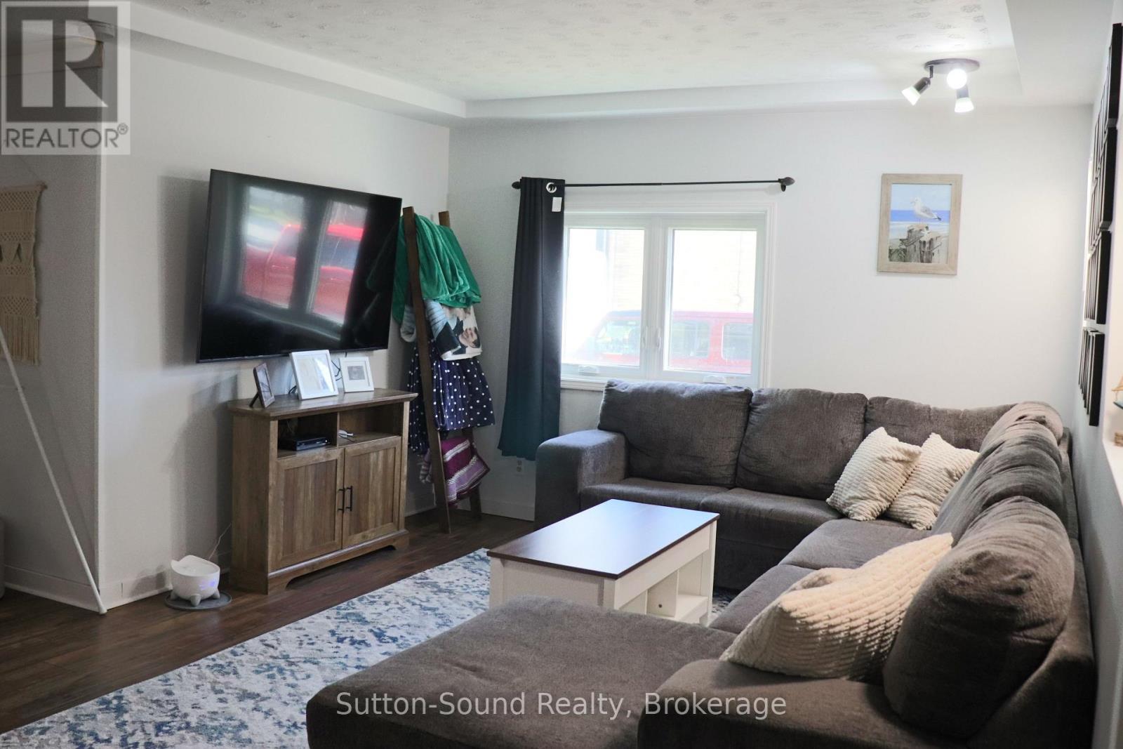 












31 YONGE STREET S

,
Arran-Elderslie,




Ontario
N0H2N0

