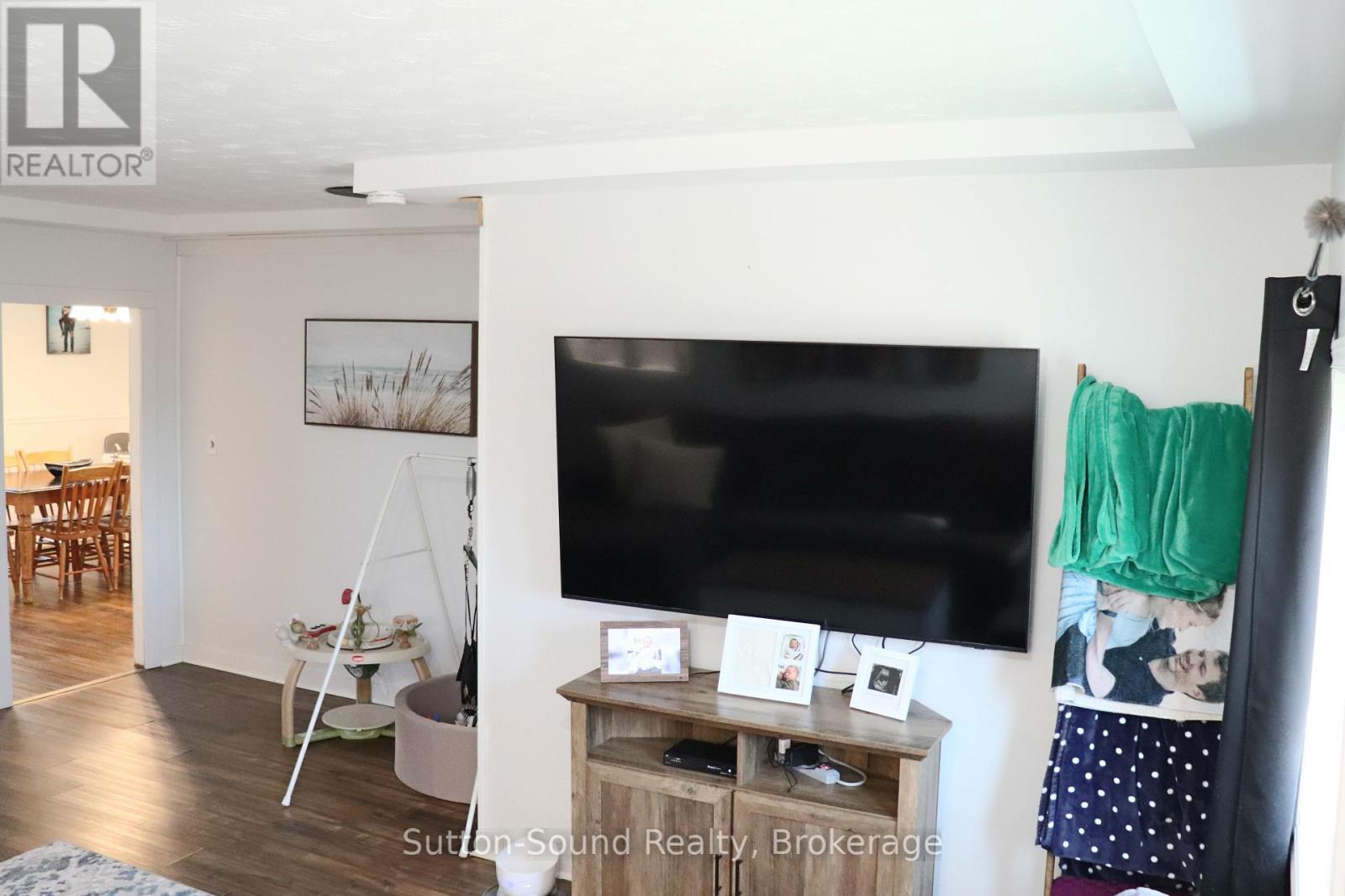 












31 YONGE STREET S

,
Arran-Elderslie,




Ontario
N0H2N0

