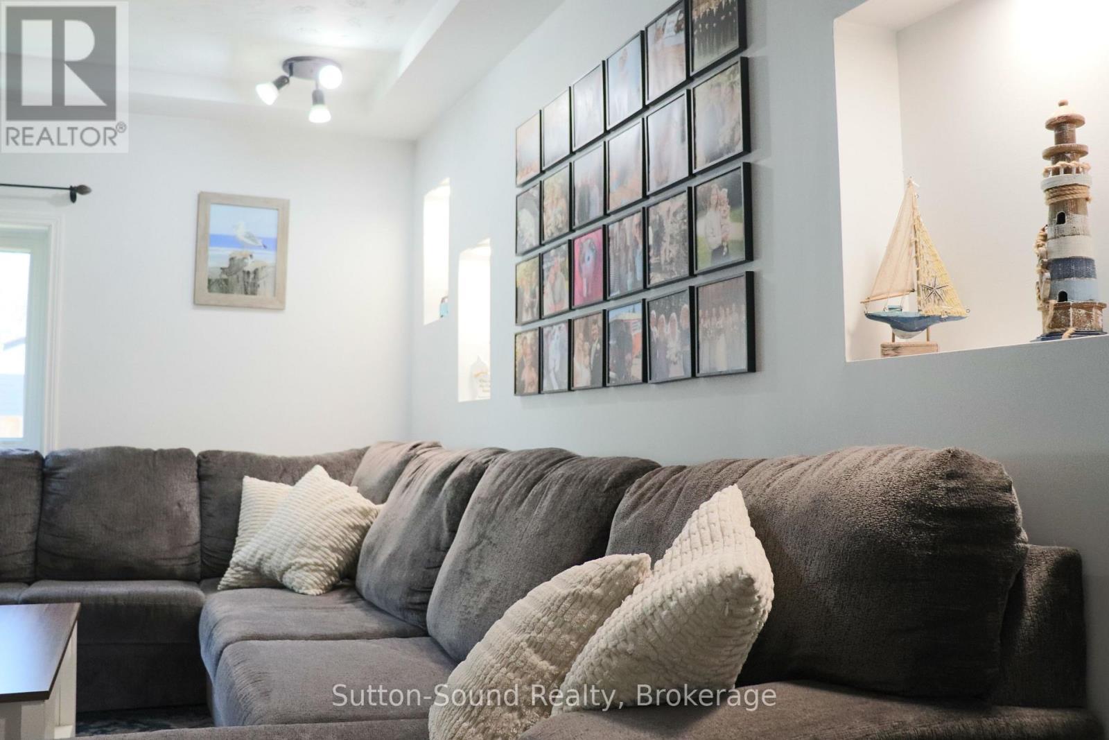












31 YONGE STREET S

,
Arran-Elderslie,




Ontario
N0H2N0


