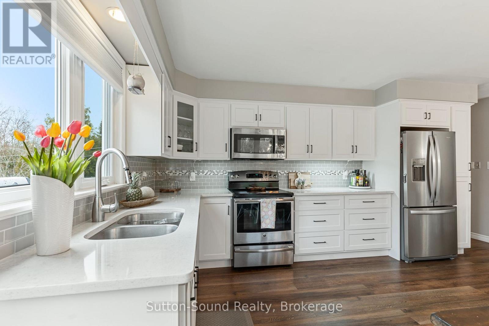 












403 SIMCOE AVENUE

,
South Bruce Peninsula,




Ontario
N0H2G0

