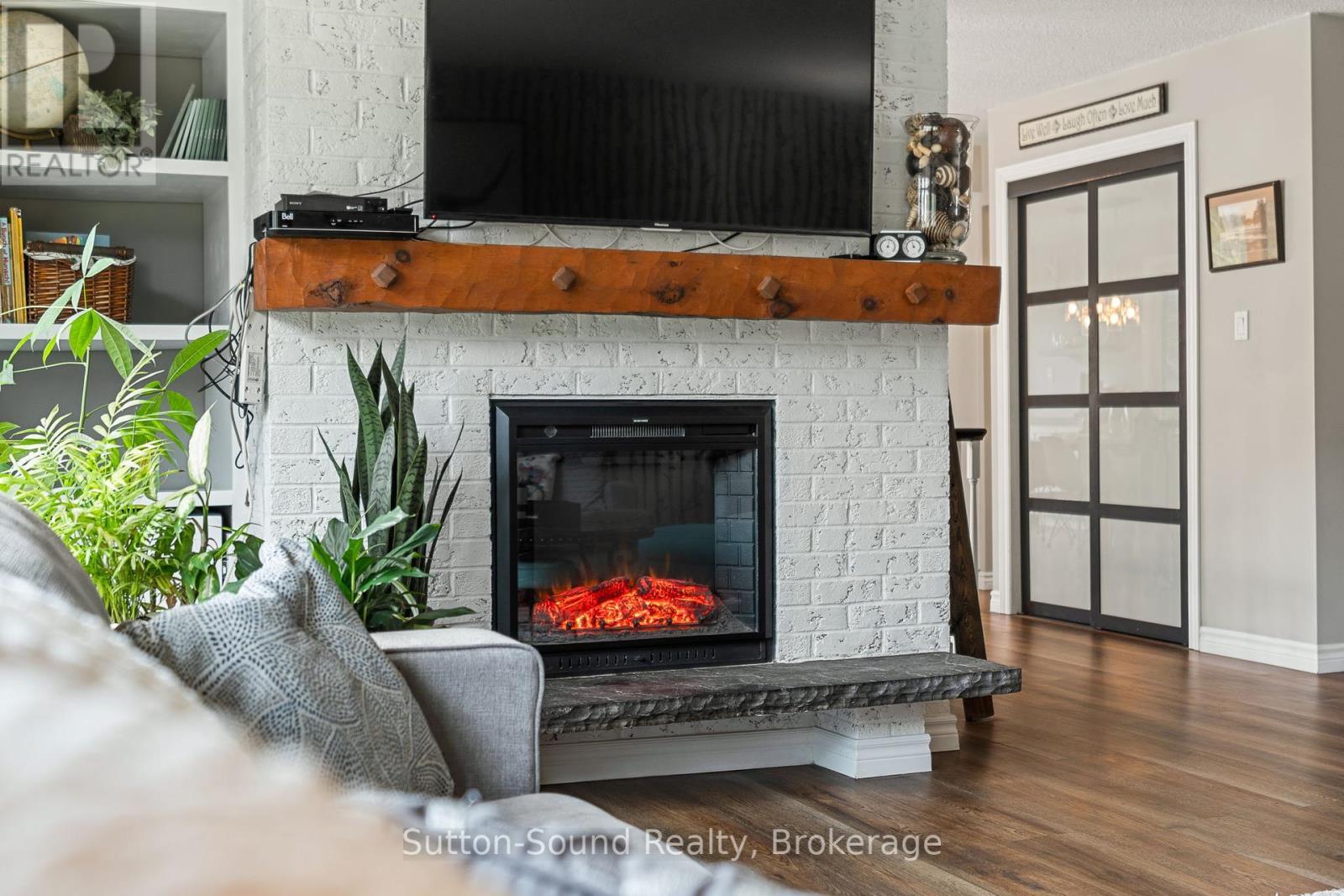 












403 SIMCOE AVENUE

,
South Bruce Peninsula,




Ontario
N0H2G0

