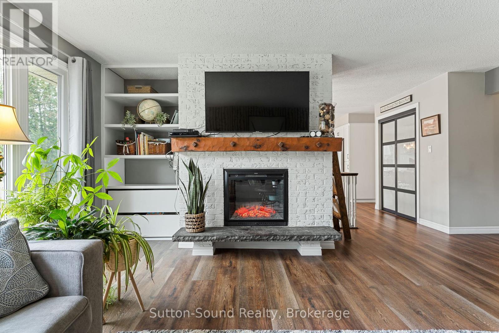 












403 SIMCOE AVENUE

,
South Bruce Peninsula,




Ontario
N0H2G0

