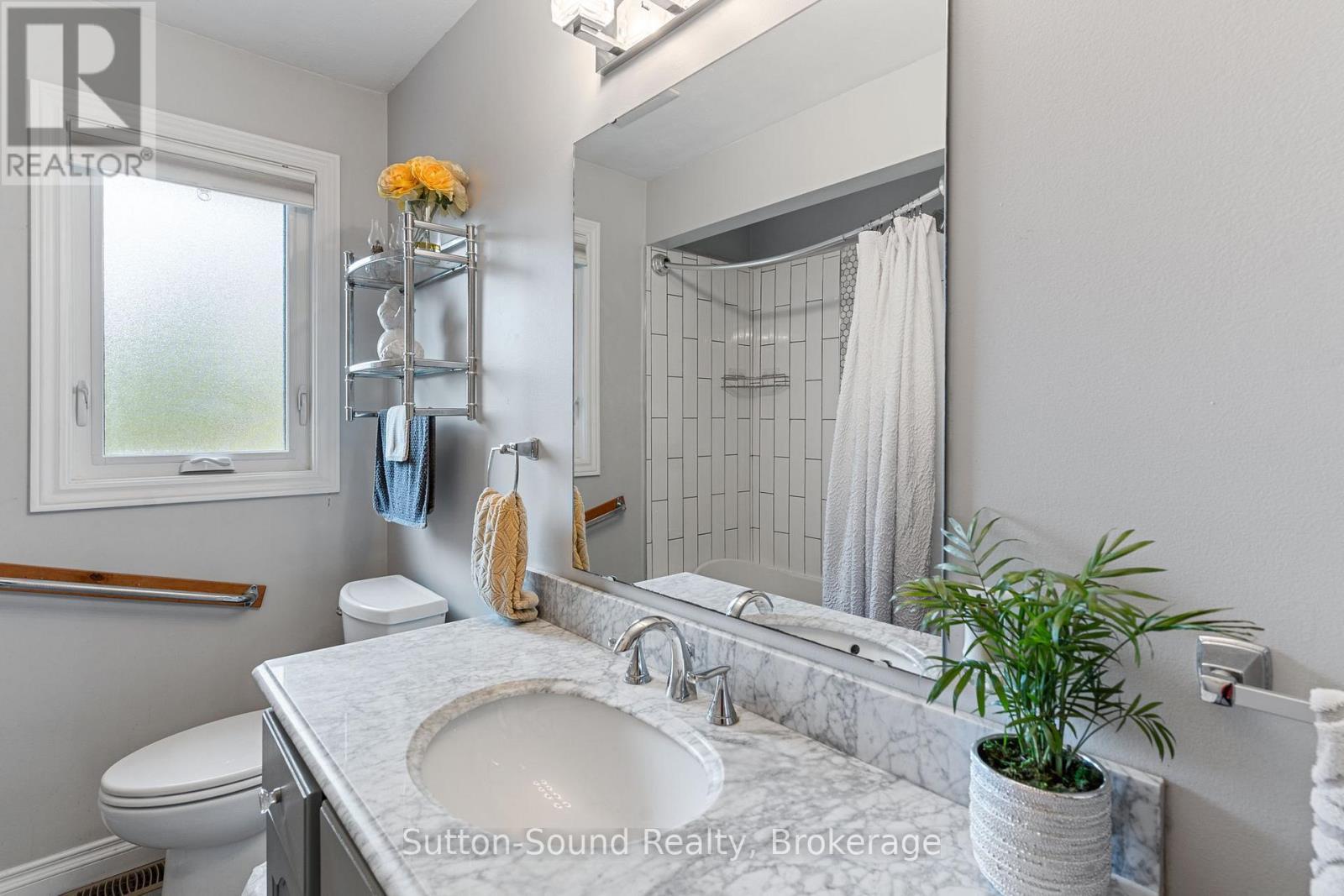 












403 SIMCOE AVENUE

,
South Bruce Peninsula,




Ontario
N0H2G0

