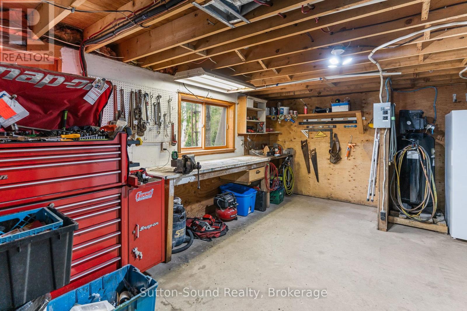 












403 SIMCOE AVENUE

,
South Bruce Peninsula,




Ontario
N0H2G0

