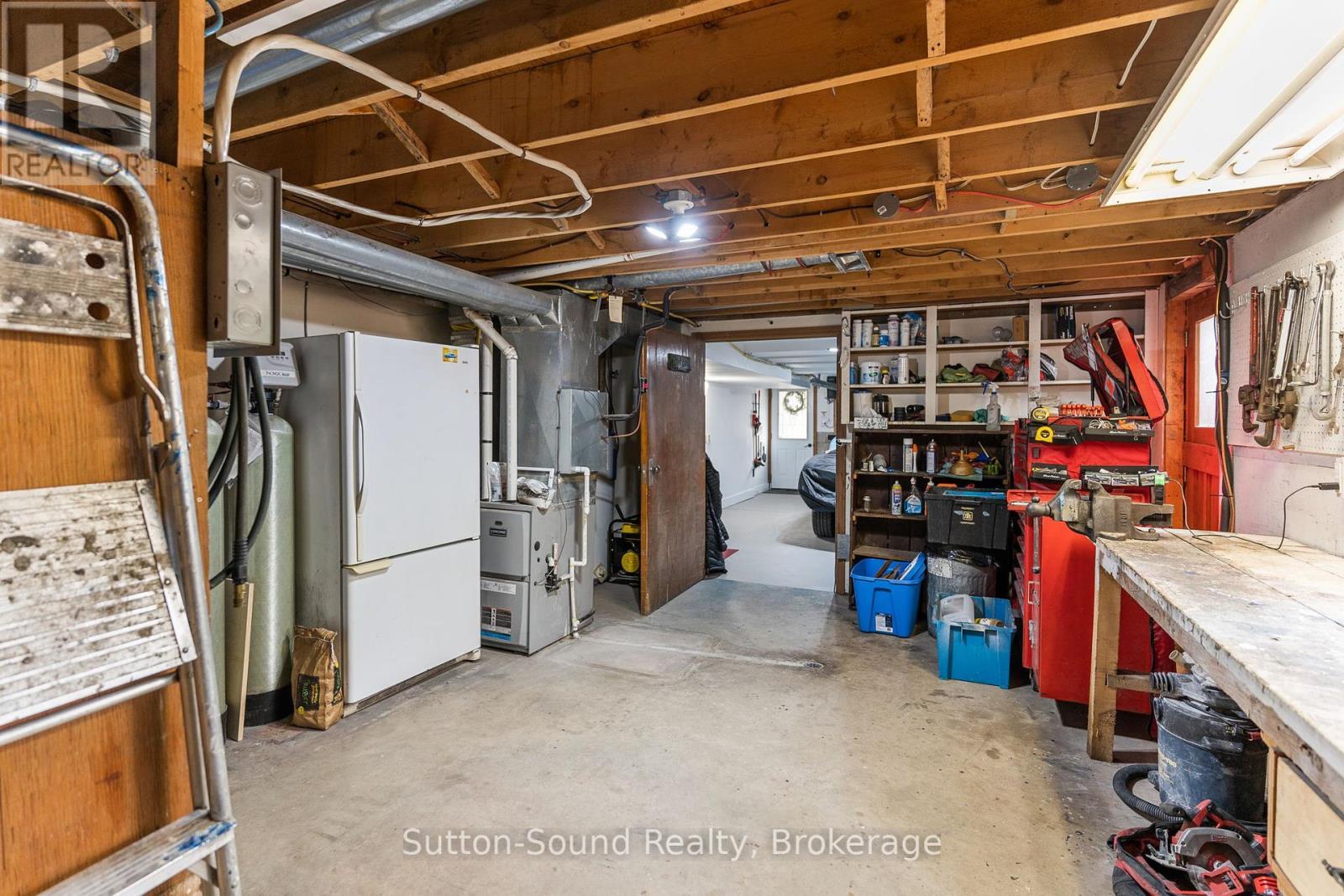 












403 SIMCOE AVENUE

,
South Bruce Peninsula,




Ontario
N0H2G0

