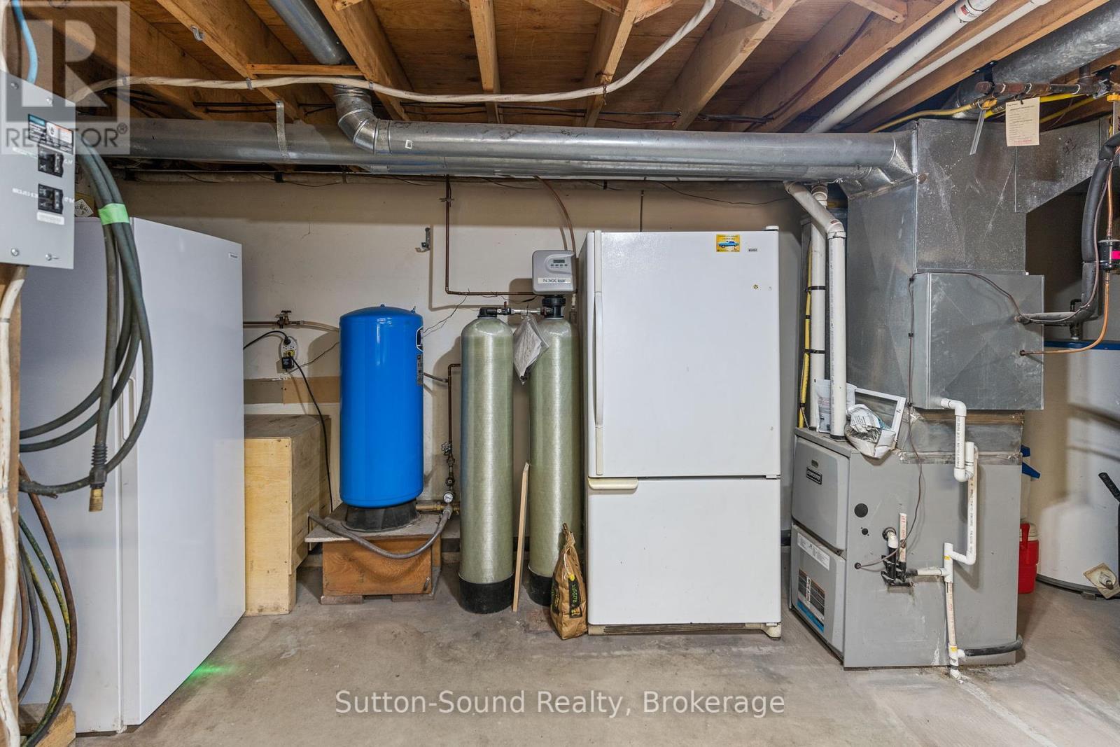 












403 SIMCOE AVENUE

,
South Bruce Peninsula,




Ontario
N0H2G0

