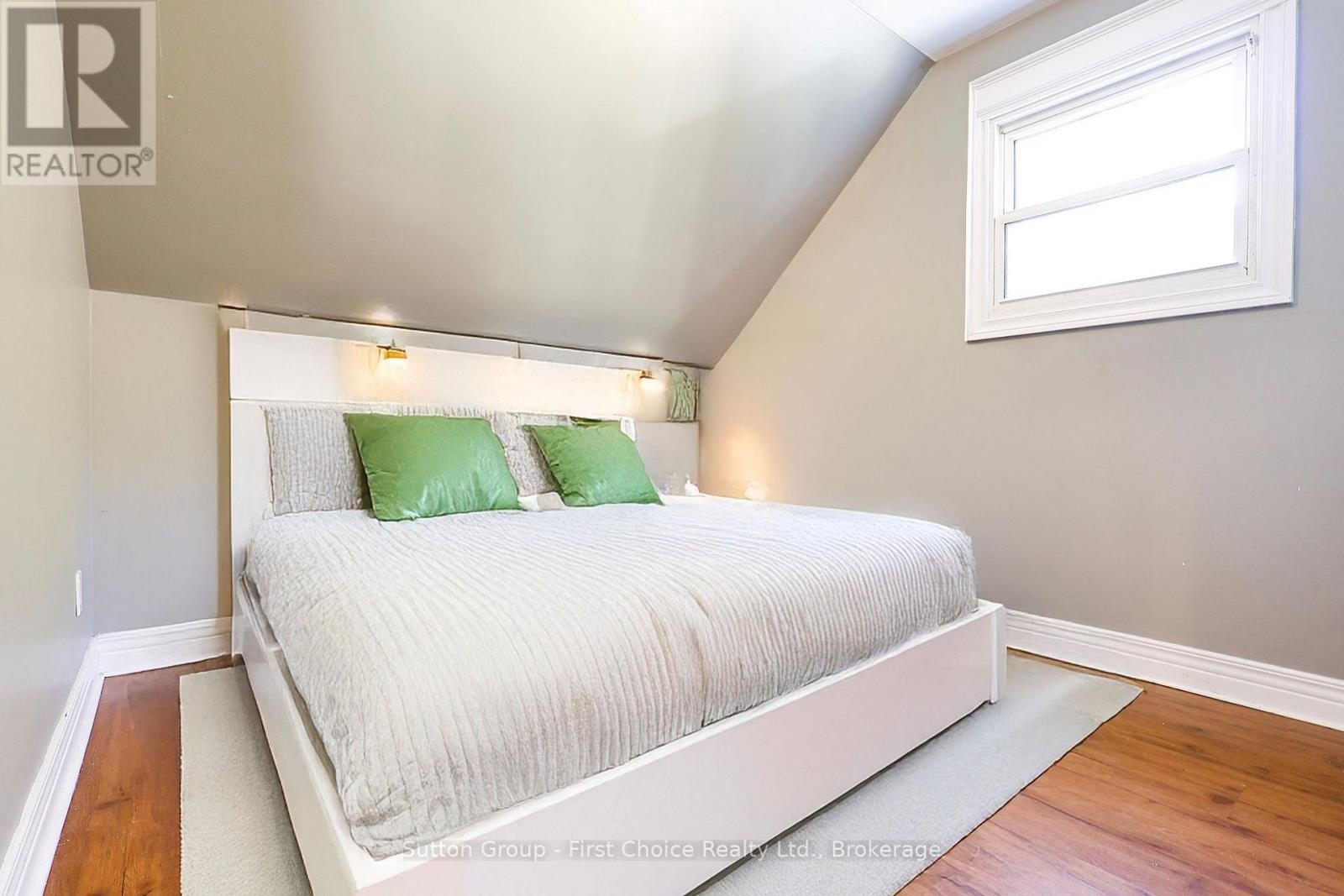 












122 TRINITY STREET

,
Stratford,




Ontario
N5A4P6

