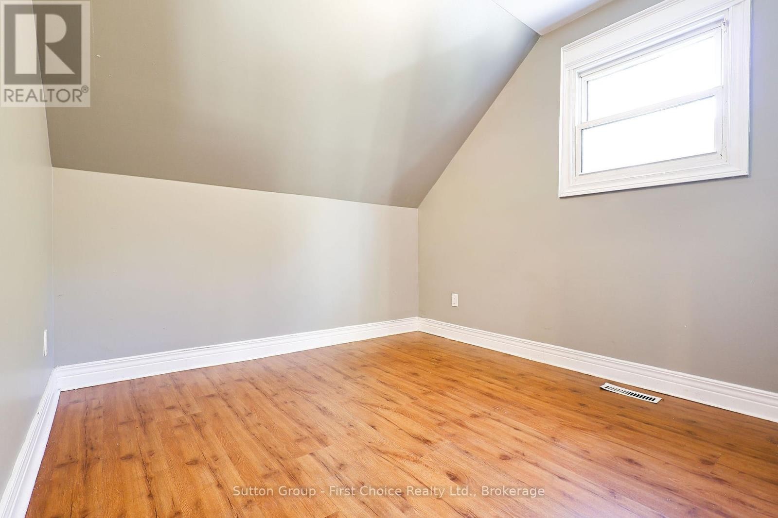 












122 TRINITY STREET

,
Stratford,




Ontario
N5A4P6

