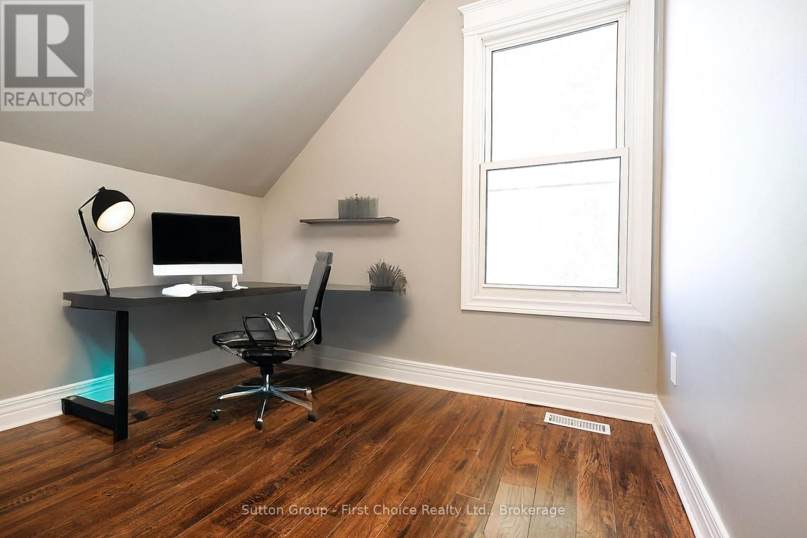 












122 TRINITY STREET

,
Stratford,




Ontario
N5A4P6

