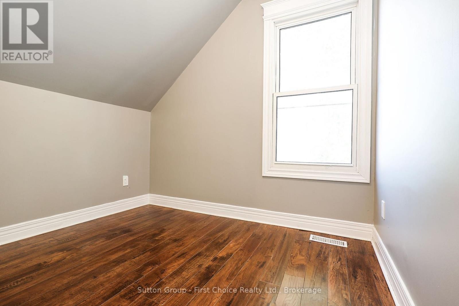 












122 TRINITY STREET

,
Stratford,




Ontario
N5A4P6

