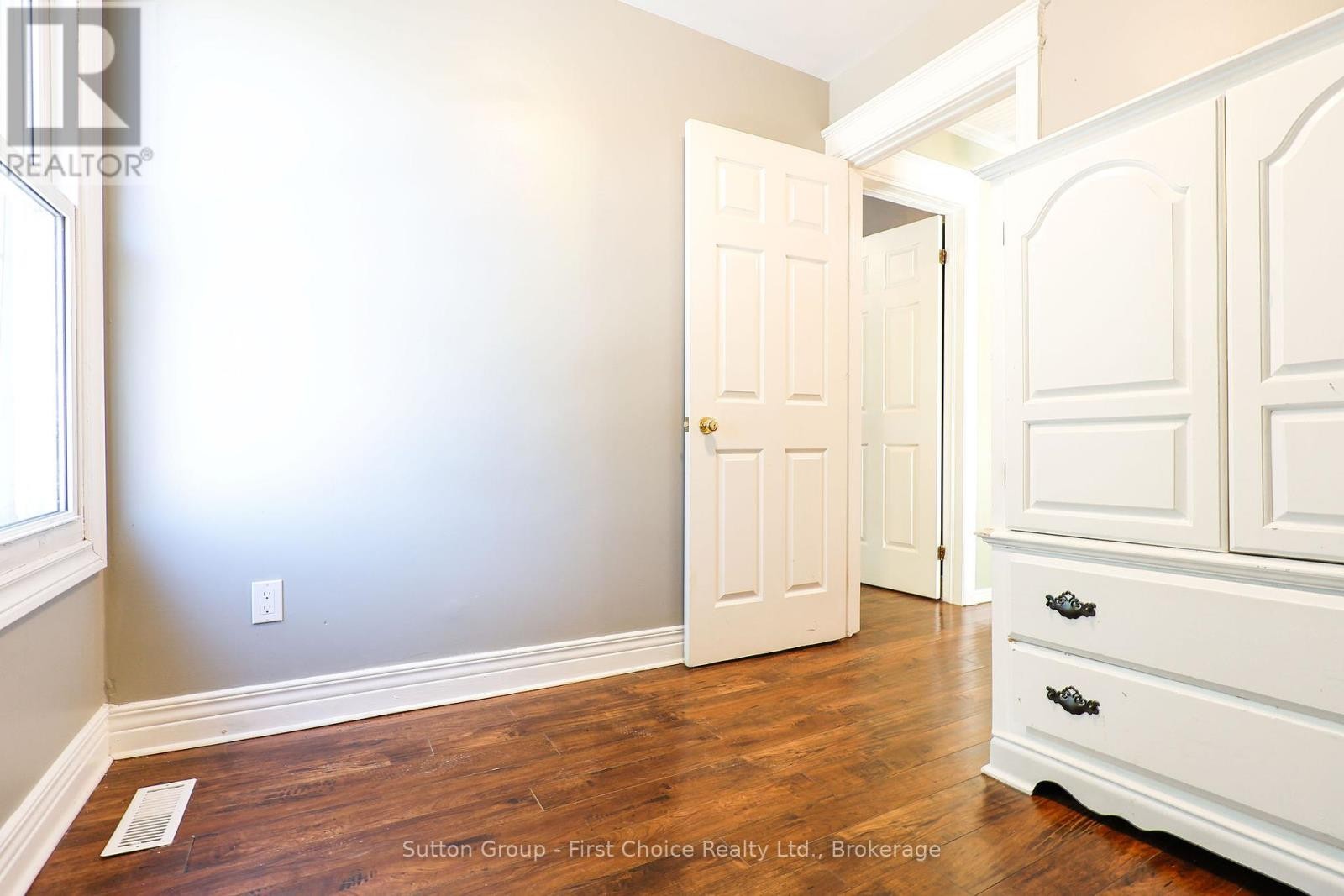 












122 TRINITY STREET

,
Stratford,




Ontario
N5A4P6

