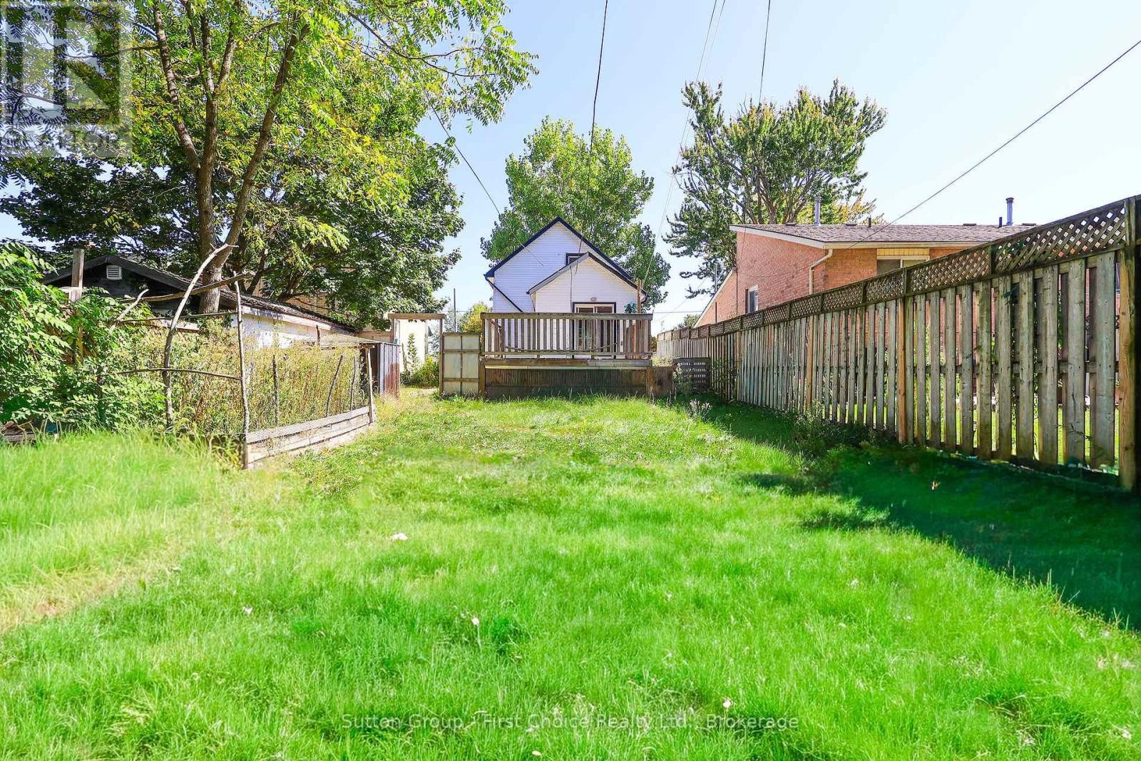 












122 TRINITY STREET

,
Stratford,




Ontario
N5A4P6

