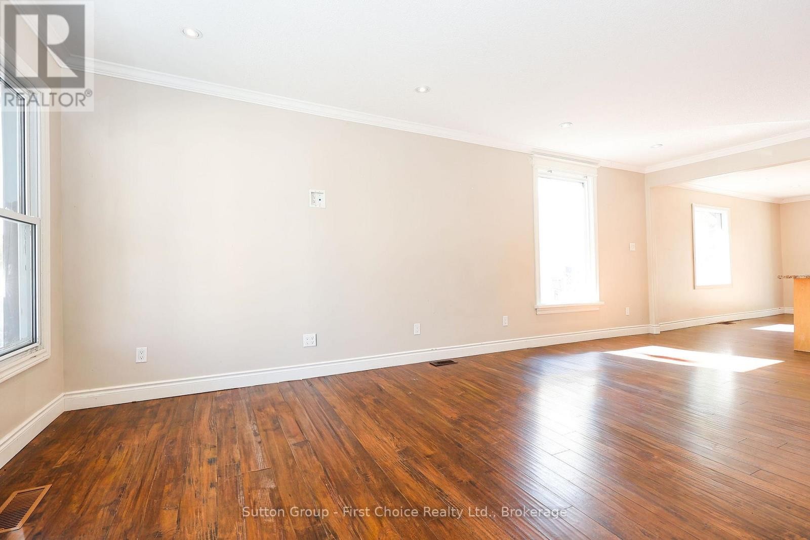 












122 TRINITY STREET

,
Stratford,




Ontario
N5A4P6

