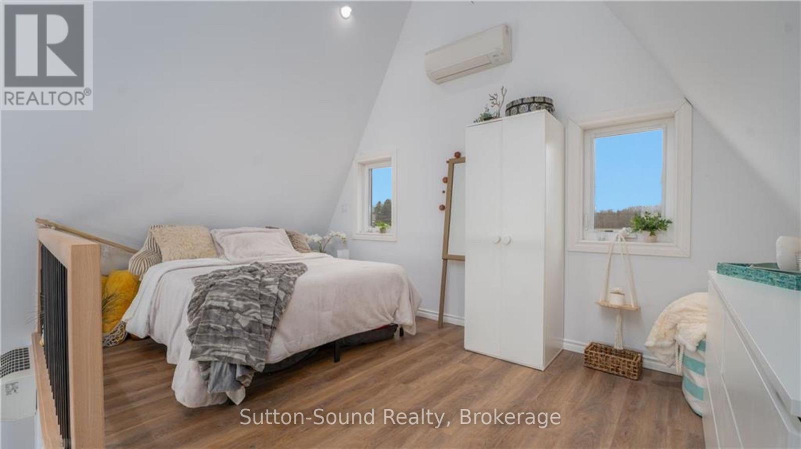 












18 QUEEN STREET W

,
Norfolk (St. Williams),




Ontario
N0E1P0


