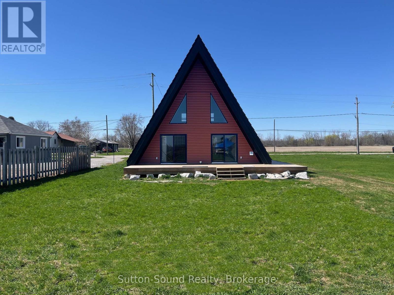 












18 QUEEN STREET W

,
Norfolk (St. Williams),




Ontario
N0E1P0

