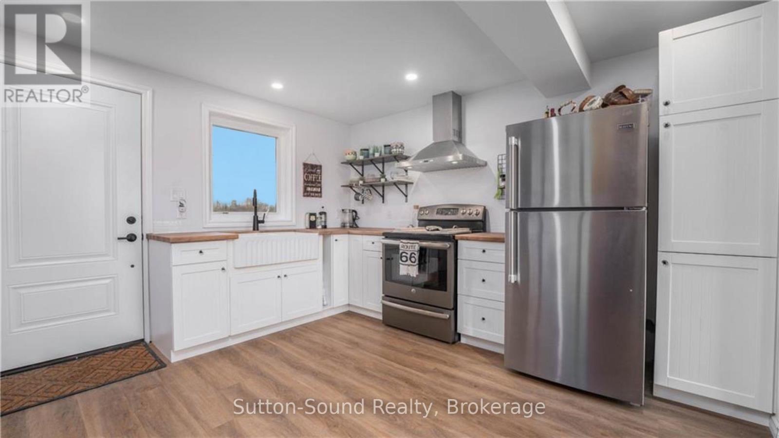 












18 QUEEN STREET W

,
Norfolk (St. Williams),




Ontario
N0E1P0

